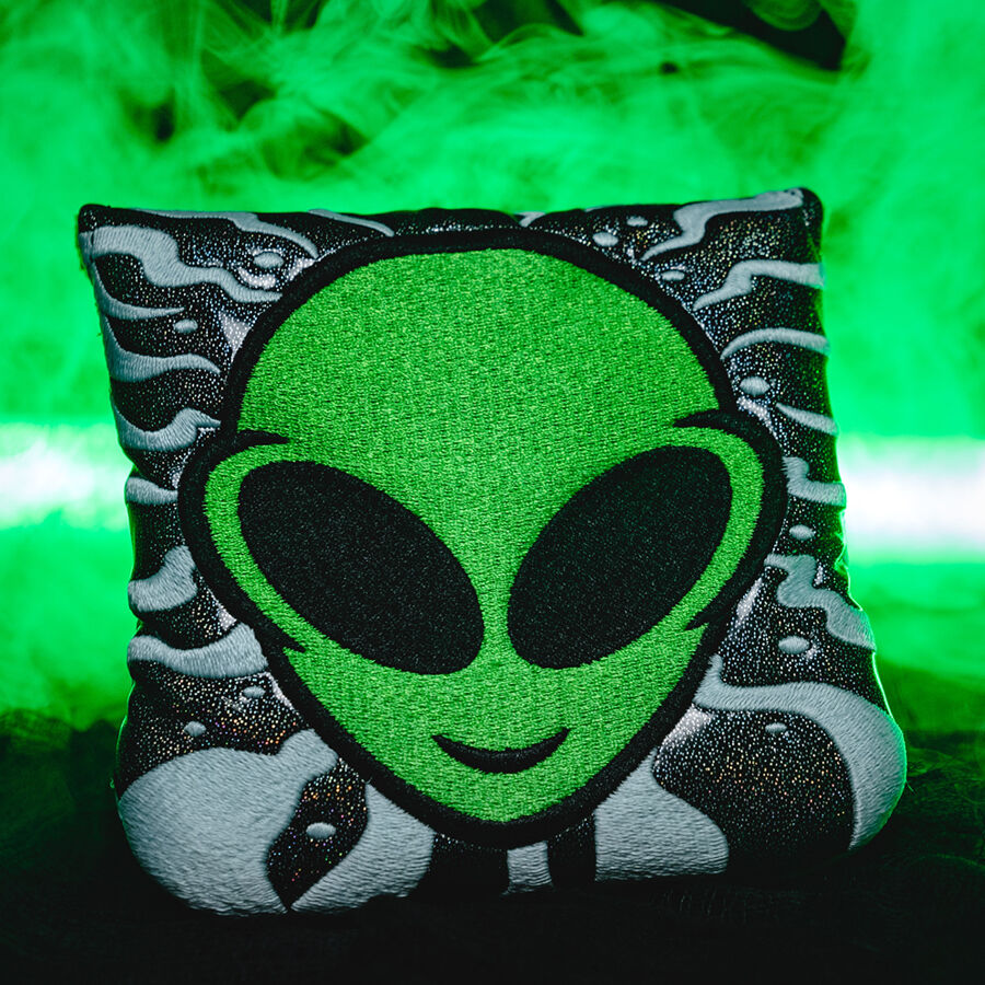 Little Green Man Headcover image number 0